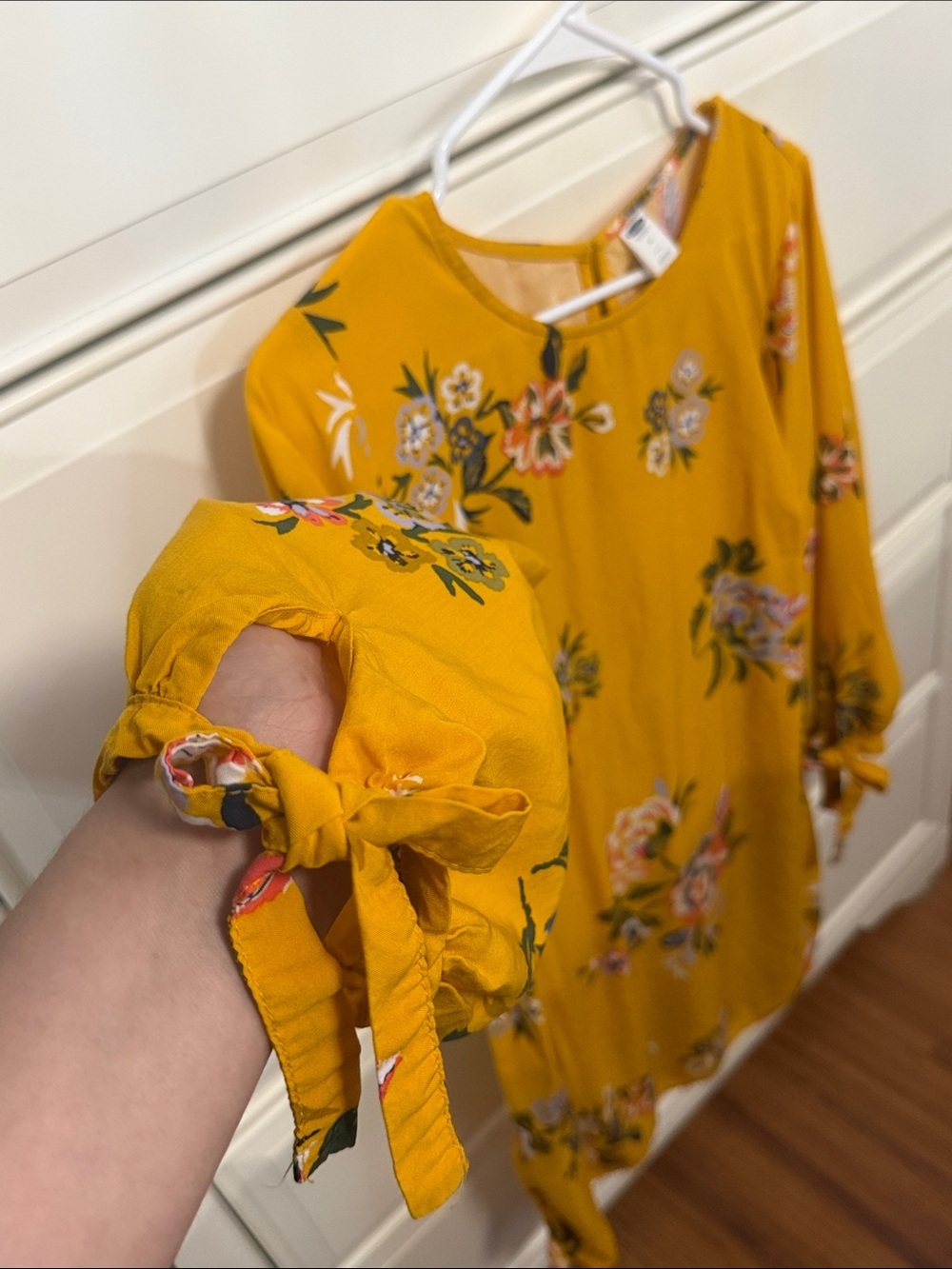 Old Navy Mustard Floral Sleeve Tie Cuff Shift Dress - Picture 4 of 5